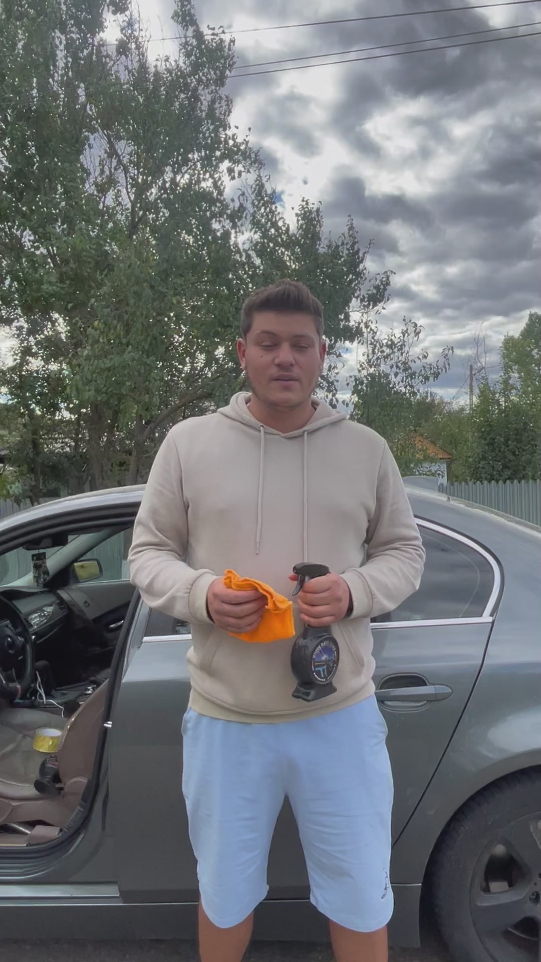 Încarcă clipul video: 